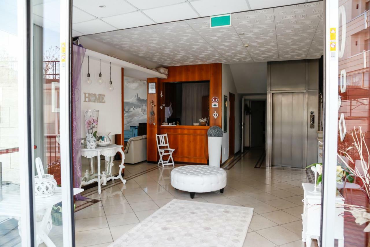 Hotel Venus Ріміні Екстер'єр фото